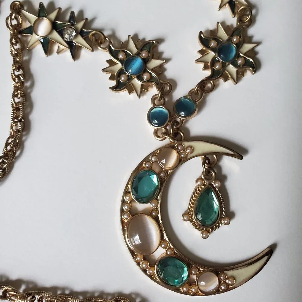 Large Crescent Moon Necklace Gold-tone Unsigned - Picture 1 of 4